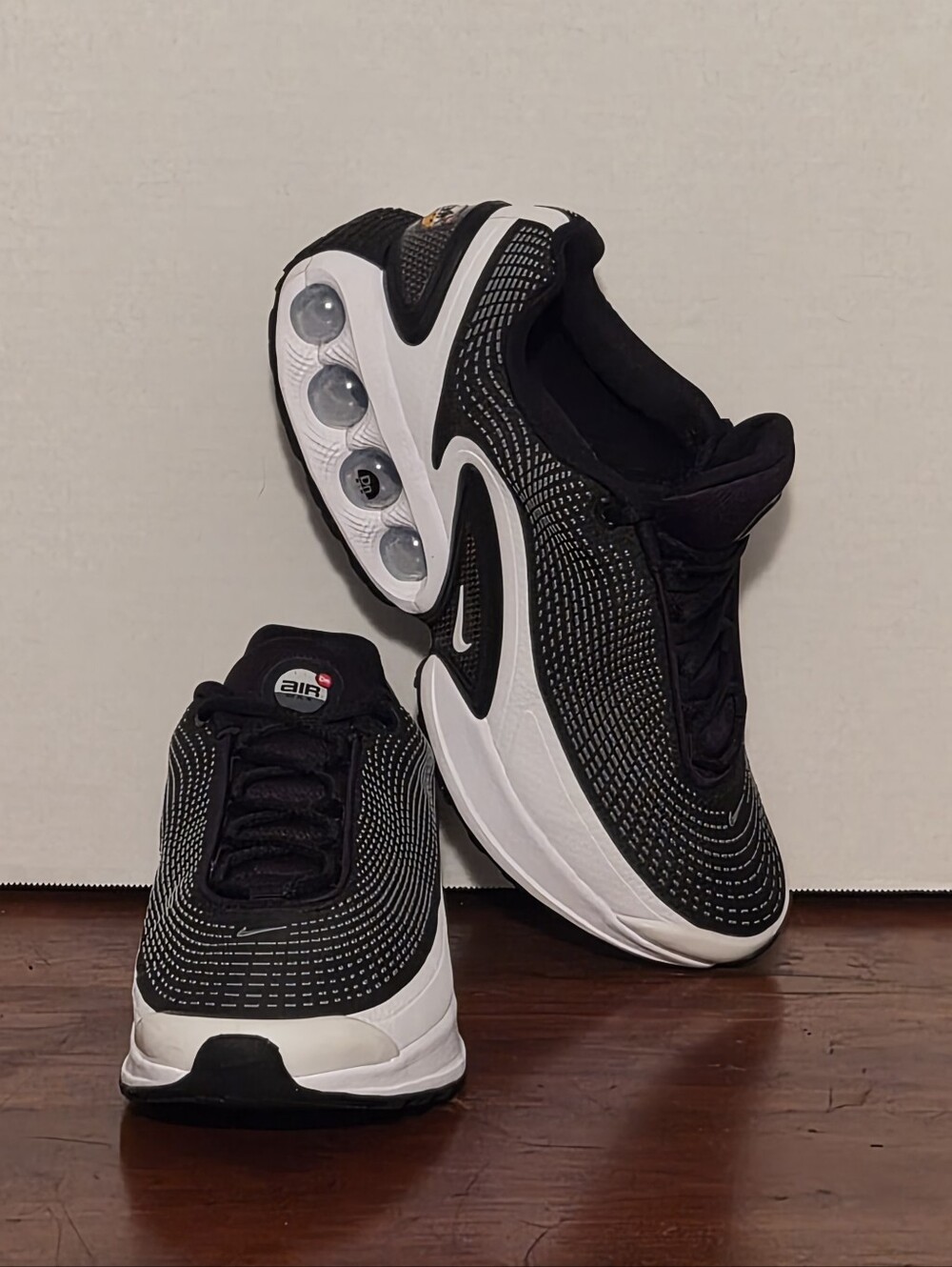 Nike Air Max DN Running Sneakers, Mns 9, Exc Pre-owned Cond! Worn once indoors!
